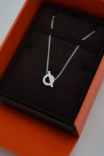 Finesse Pendant Necklace White Gold