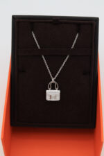 Constance Amulettes Pendant Necklace White Gold - Image 2