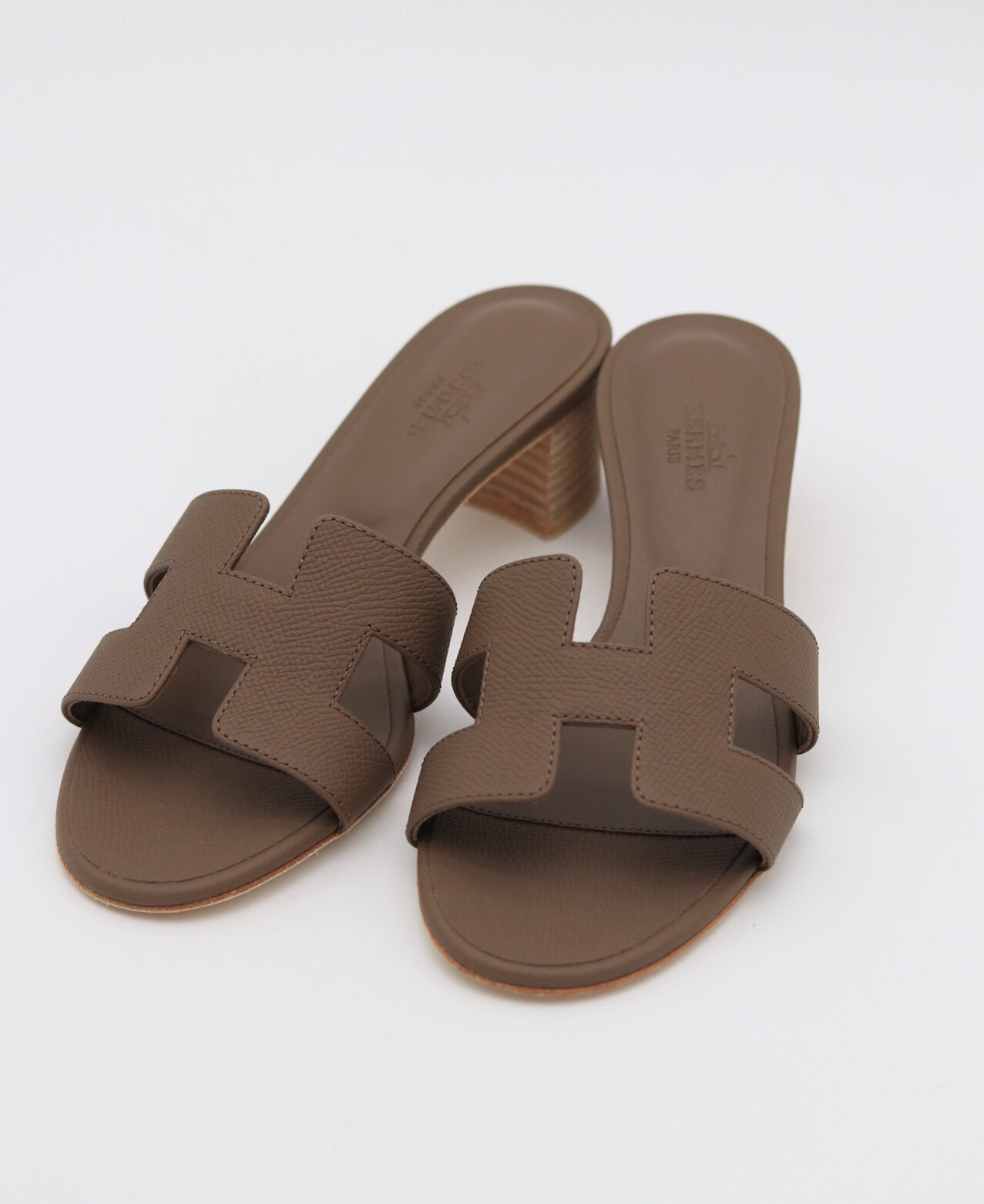 S00002_01 Oasis Calfskin Etoupe - Image 1