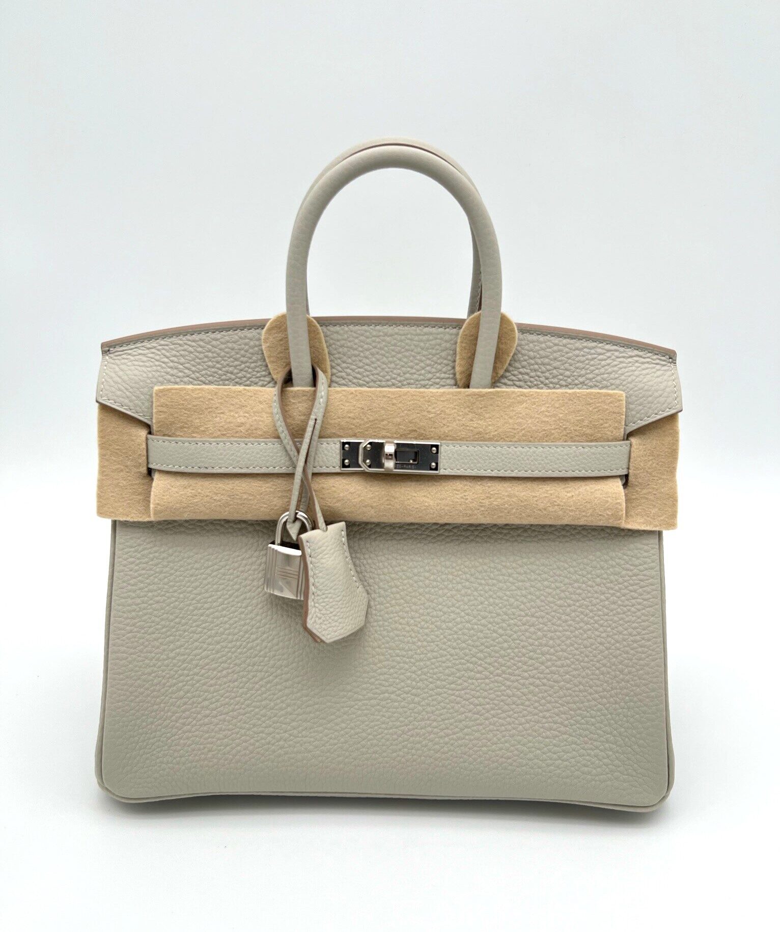 HB00127_01 Birkin 25 Togo Gris Perle / Nata Verso PHW - Image 1