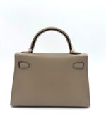 Kelly 20 Chevre Mysore Sellier Gris T Permabrass - Image 2